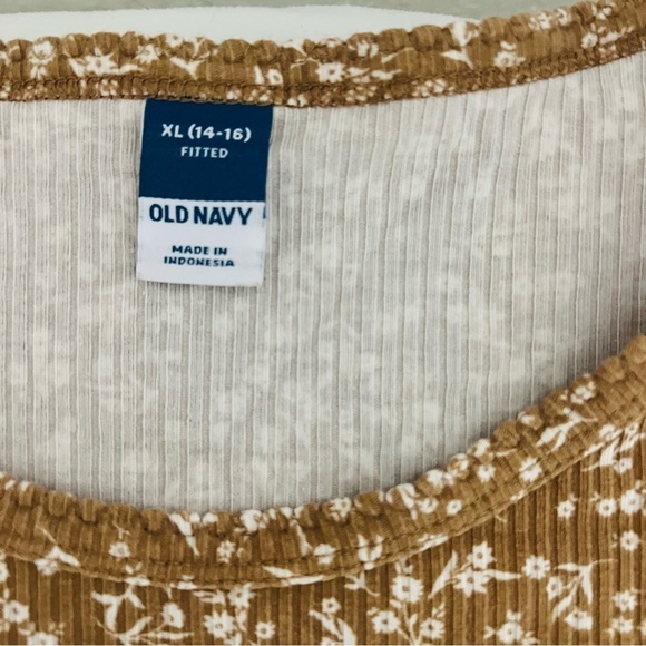 Old Navy Girls Bundle of (4) XL (14-16) Multicolored Tops Floral,Graphic EUC NWT - Picture 3 of 9